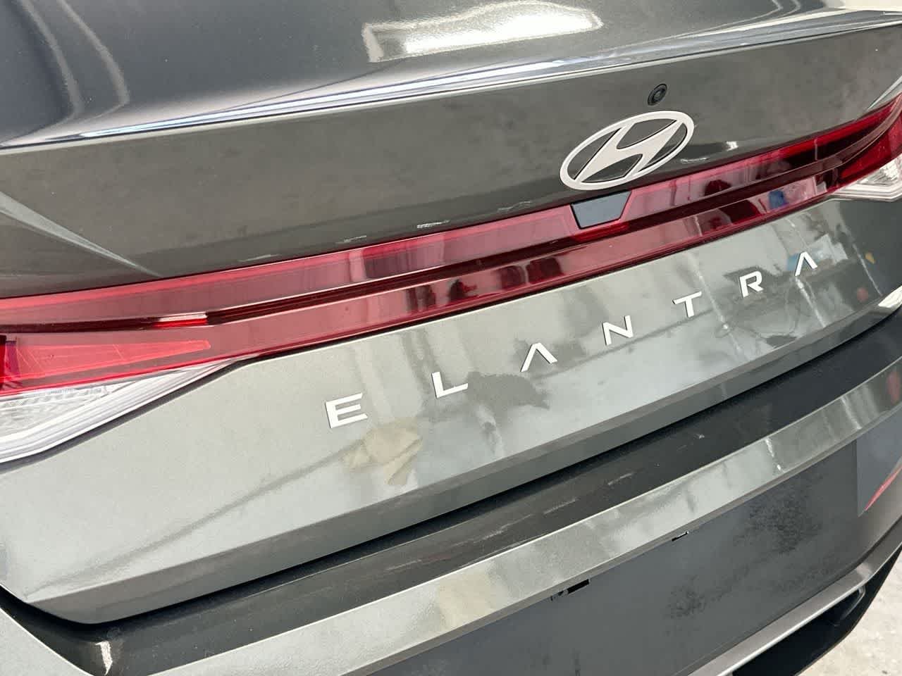 2025 Hyundai Elantra SE - Photo 10
