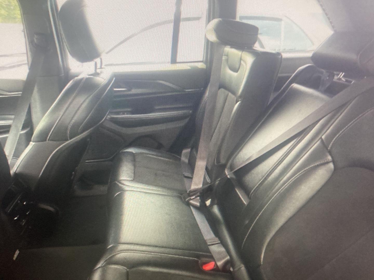 Used 2023 Diamond Black Crystal Pearlcoat Jeep Altitude image 6