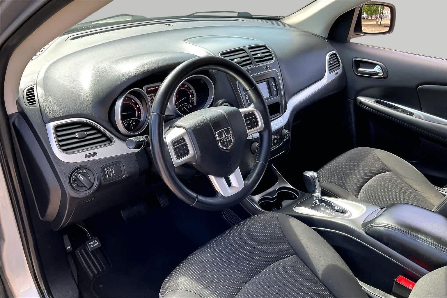 Used 2018 Billet Clearcoat Dodge SE image 17