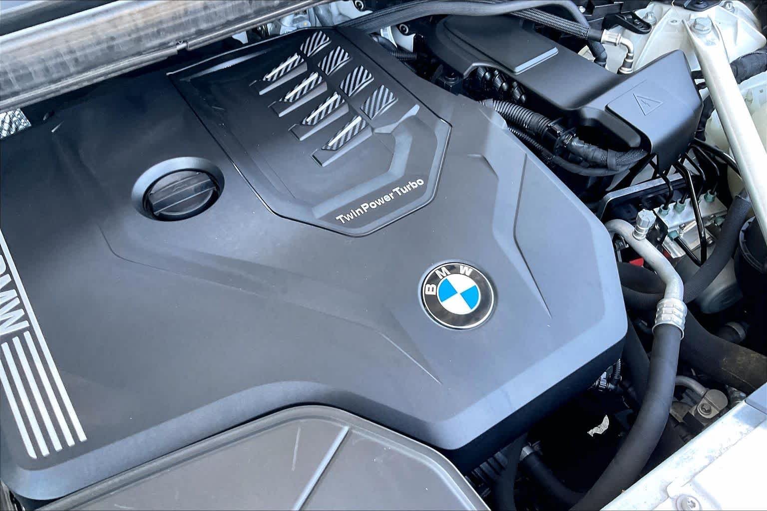 Used 2022 Mineral White Metallic BMW xDrive30i image 30