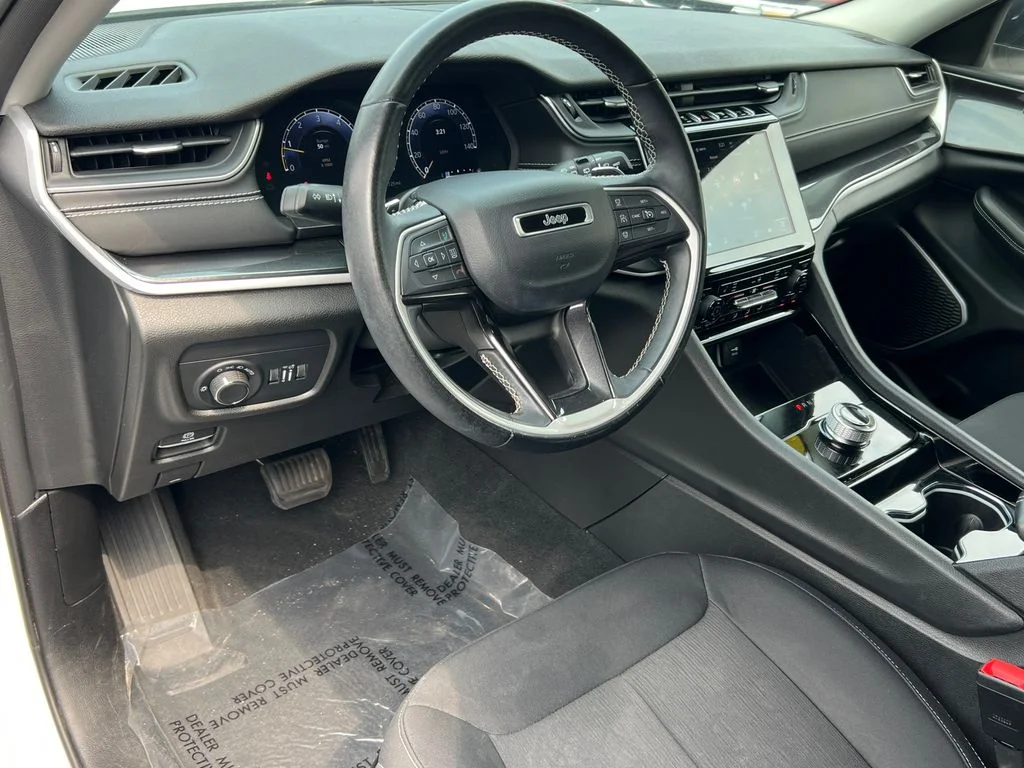 Used 2022 White Jeep Laredo image 15