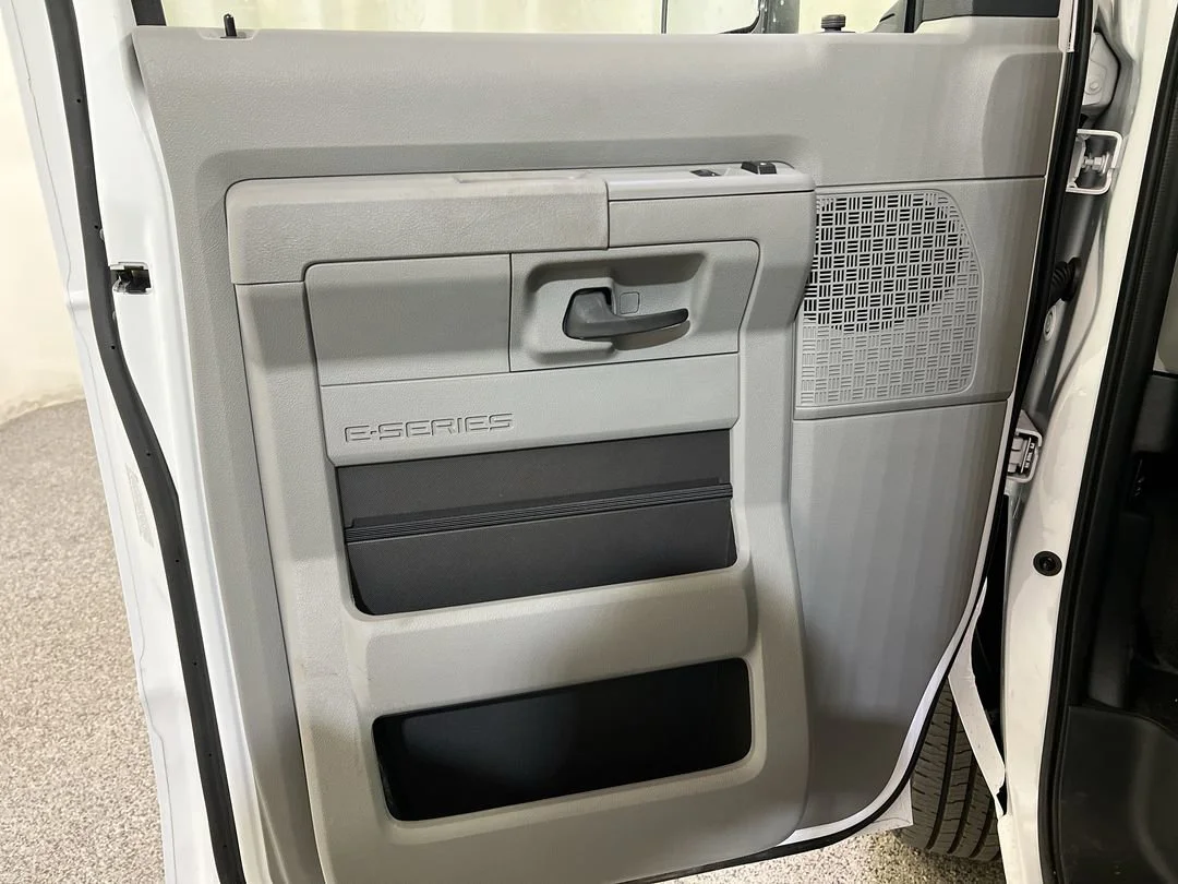New 2026 Oxford White Ford E-350 SRW image 16