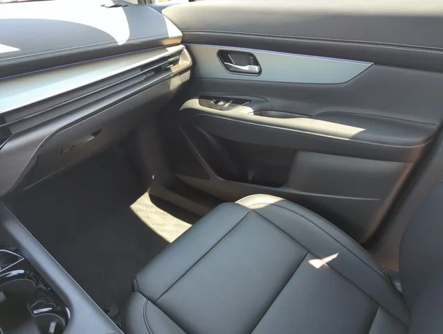 Used 2025 White Nissan SL image 29