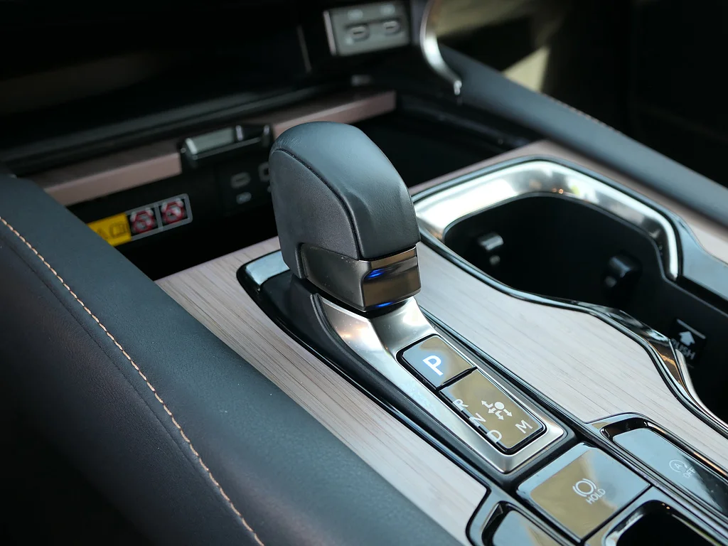 Used 2024 Eminent White Pearl Lexus Premium image 22
