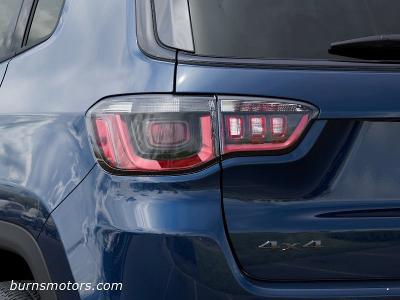 New 2026 Fathom Blue Pearl-Coat Exterior Paint Jeep Latitude Altitude image 9