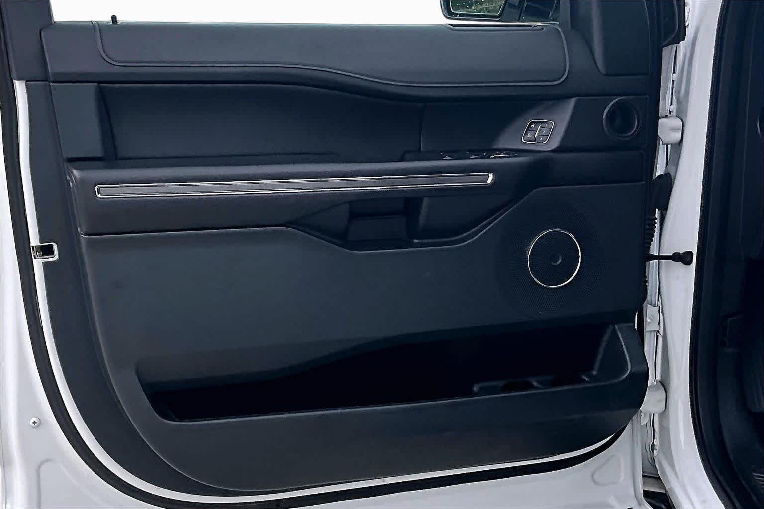 Used 2019 Oxford White Ford XLT image 21