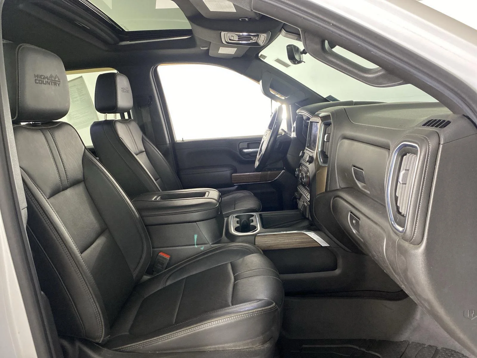 Used 2021 Iridescent Pearl Tricoat Chevrolet High Country image 28
