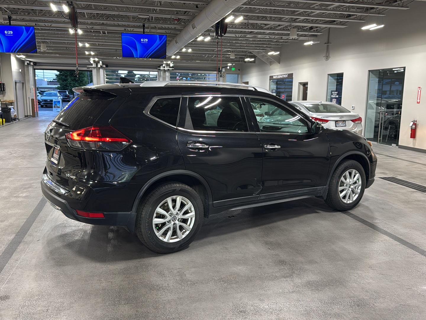 2018 Nissan Rogue SV - Photo 8