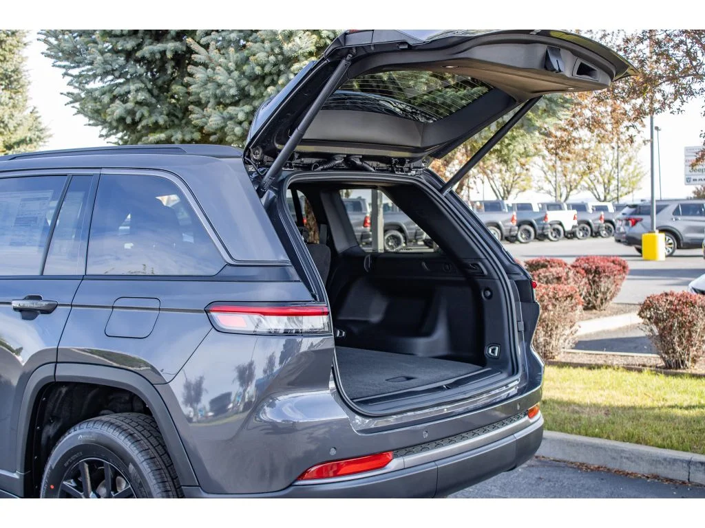 New 2026 Baltic Gray Metallic Clearcoat Jeep Laredo Altitude image 10