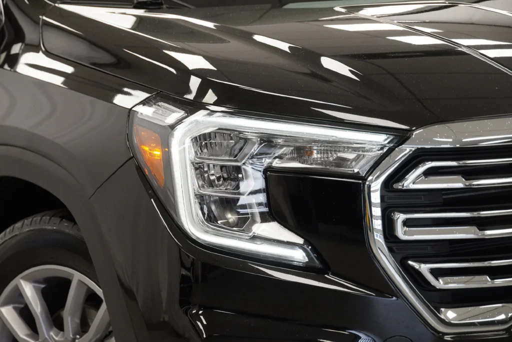 Used 2023 EBONY TWILIGHT METALLIC GMC SLT image 9