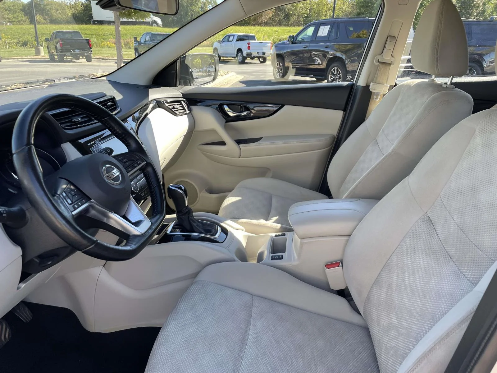 Used 2020 Silver Nissan SV AWD Xtronic CVT image 17