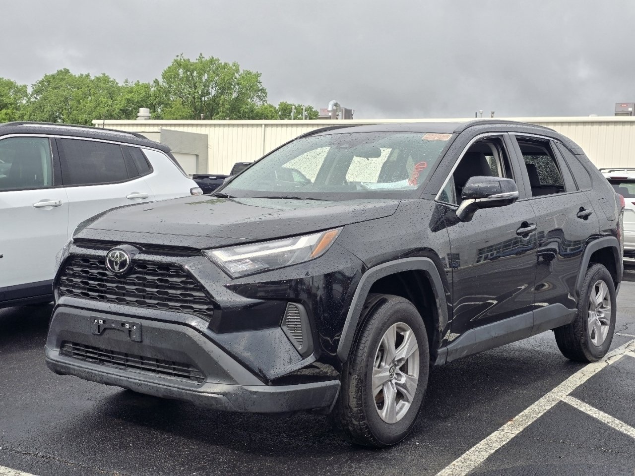 2025 Toyota RAV4 XLE - Photo 3