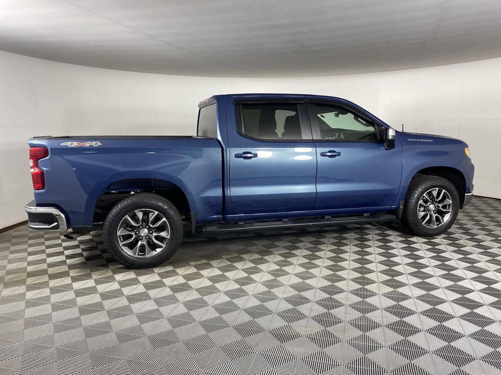 Used 2024 Lakeshore Blue Metallic Chevrolet LT image 8