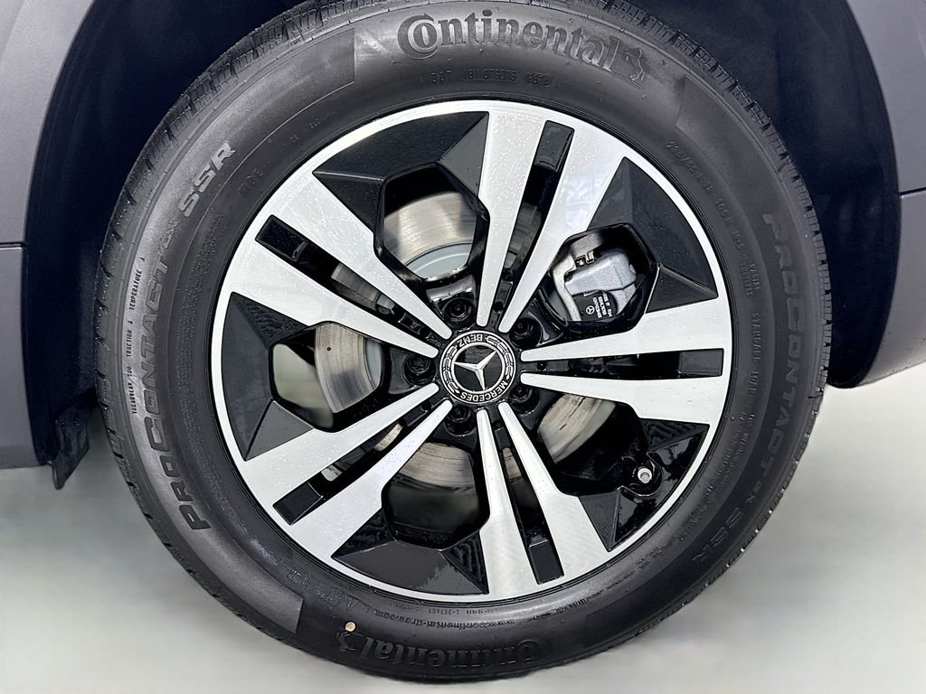 Used 2025 White Mercedes-Benz GLB 250 image 31