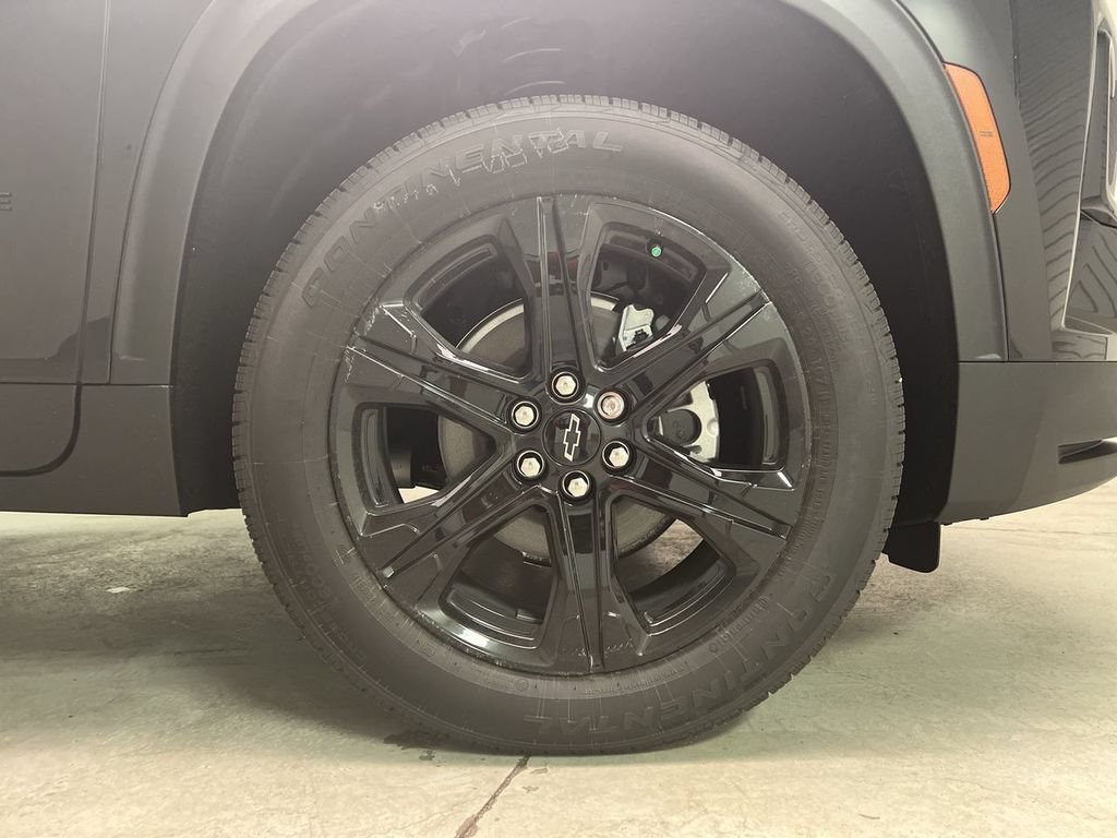 2027 Chevrolet Traverse LT - Photo 10