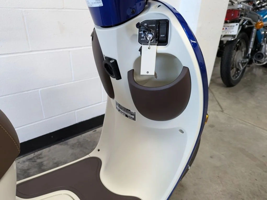 Used 2023 BLUE Honda  image 7