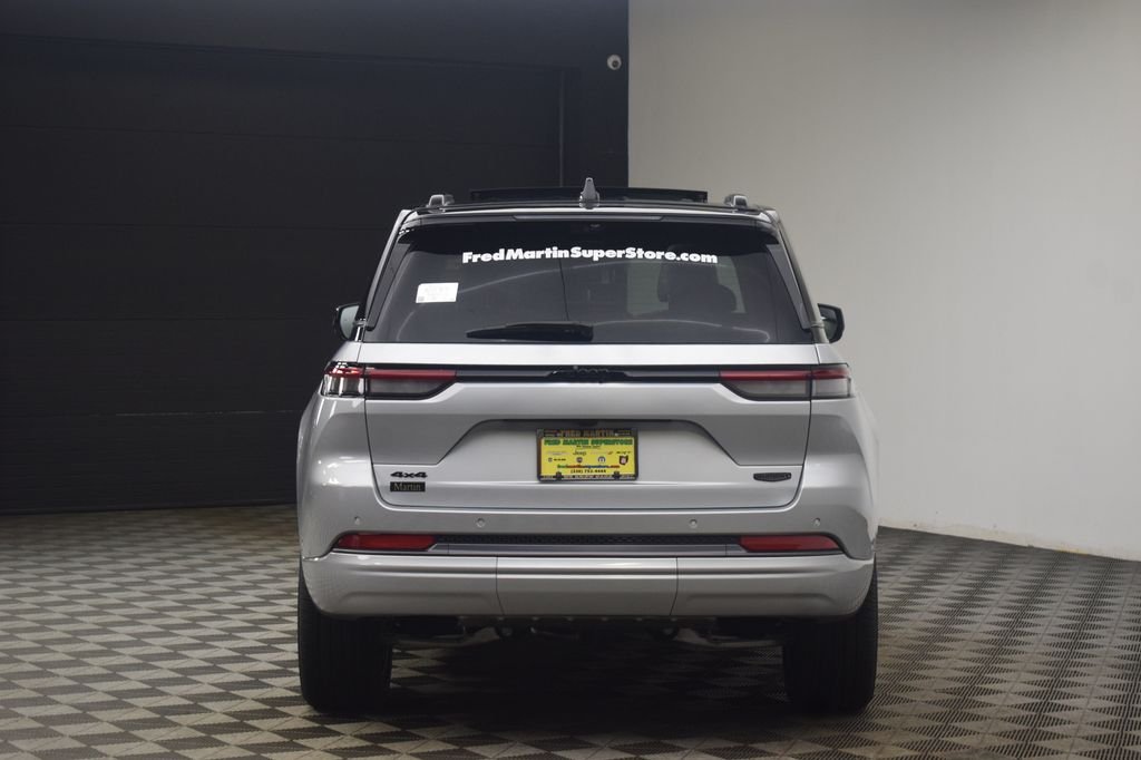 New 2026 Silver Zynith Exterior Paint Jeep Summit image 11