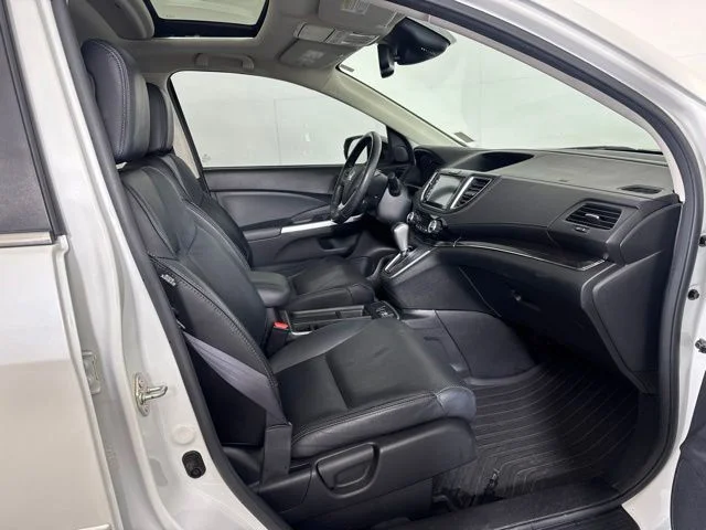 Used 2016 White Honda Touring image 4