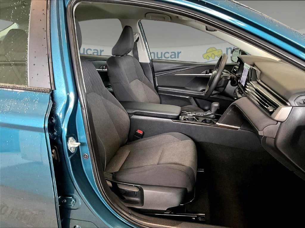 Used 2025 Ocean Toyota LE image 11
