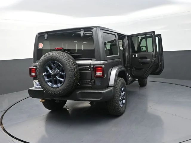 New 2026 Granite Crystal Metallic Clear-Coat Exterior Paint Jeep  image 34