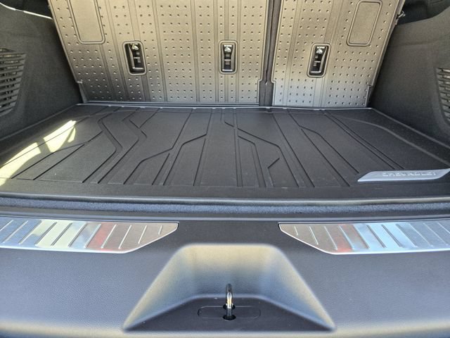 2025 Chevrolet Suburban Premier - Photo 25