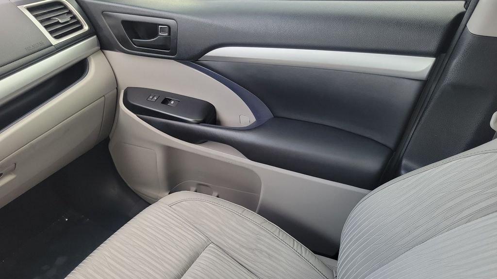 Used 2017 Black Toyota LE Plus image 13