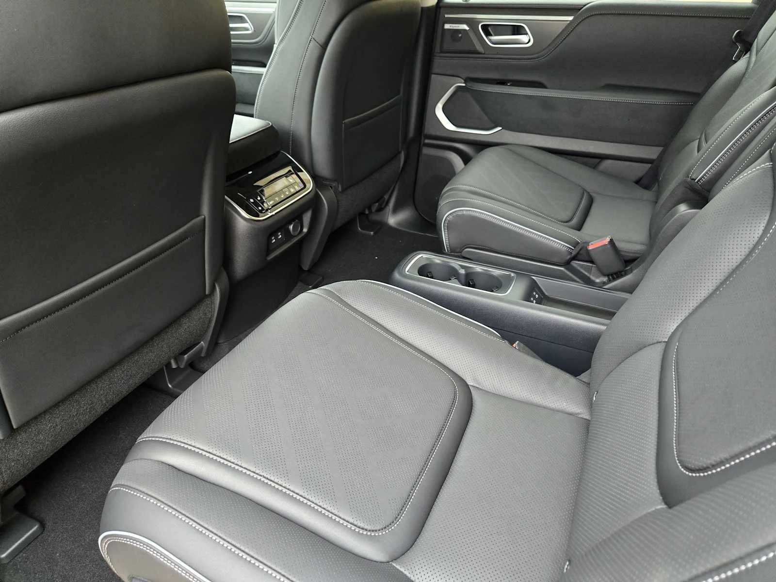 New 2026 BLACK OBSIDIAN INFINITI Luxe 2WD image 19