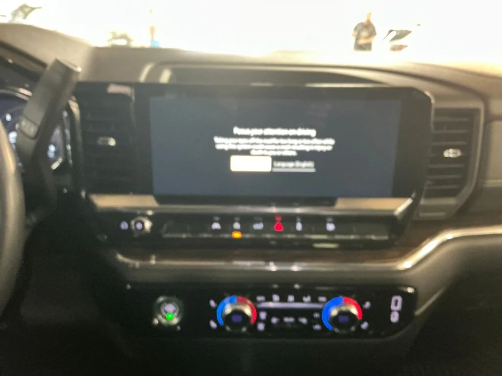 Used 2023 Silver GMC Elevation image 19