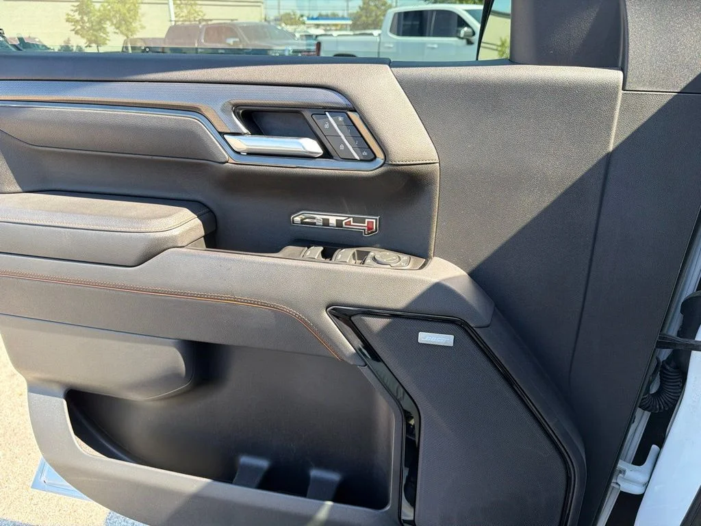 Used 2025 White GMC AT4 image 17
