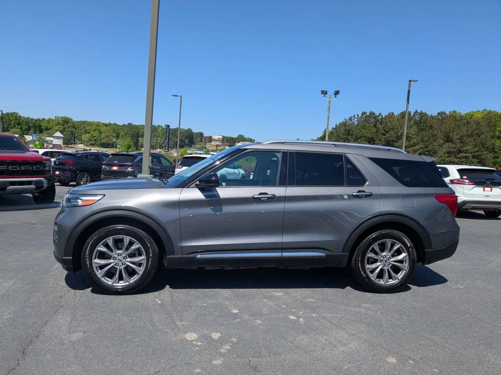 Used 2023  Ford Limited image 8