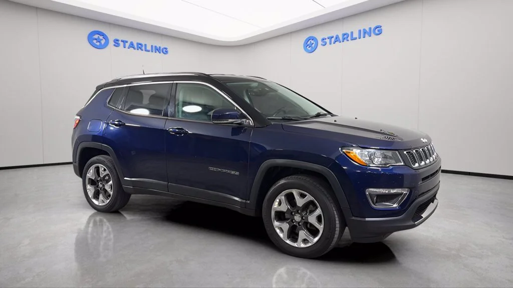 Used 2018  Jeep Limited image 13