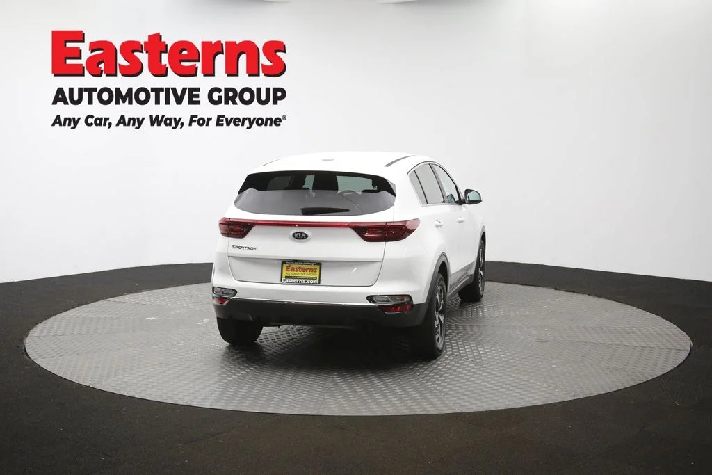 Used 2022 White Kia LX image 32