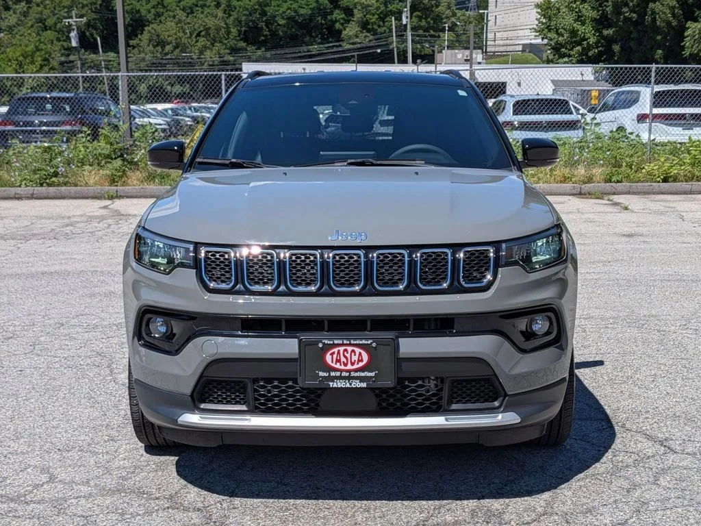 Used 2023 Gray Jeep Limited image 10
