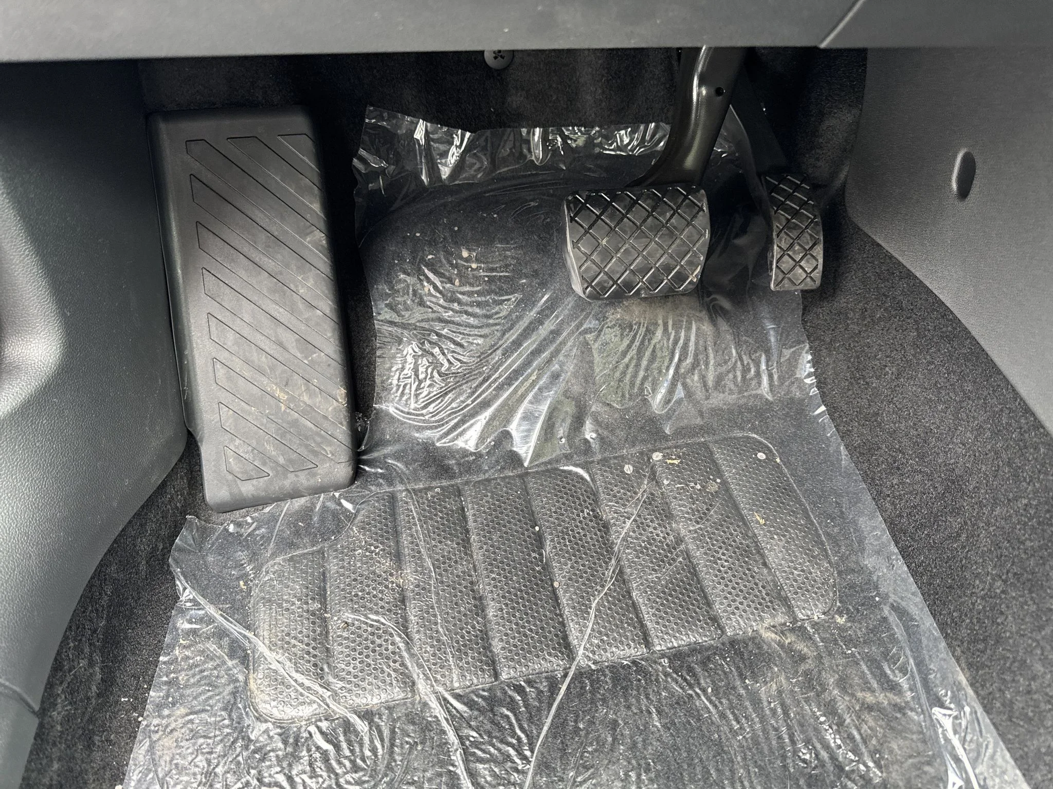 New 2026 Platinum Gray Metallic Volkswagen SE image 14