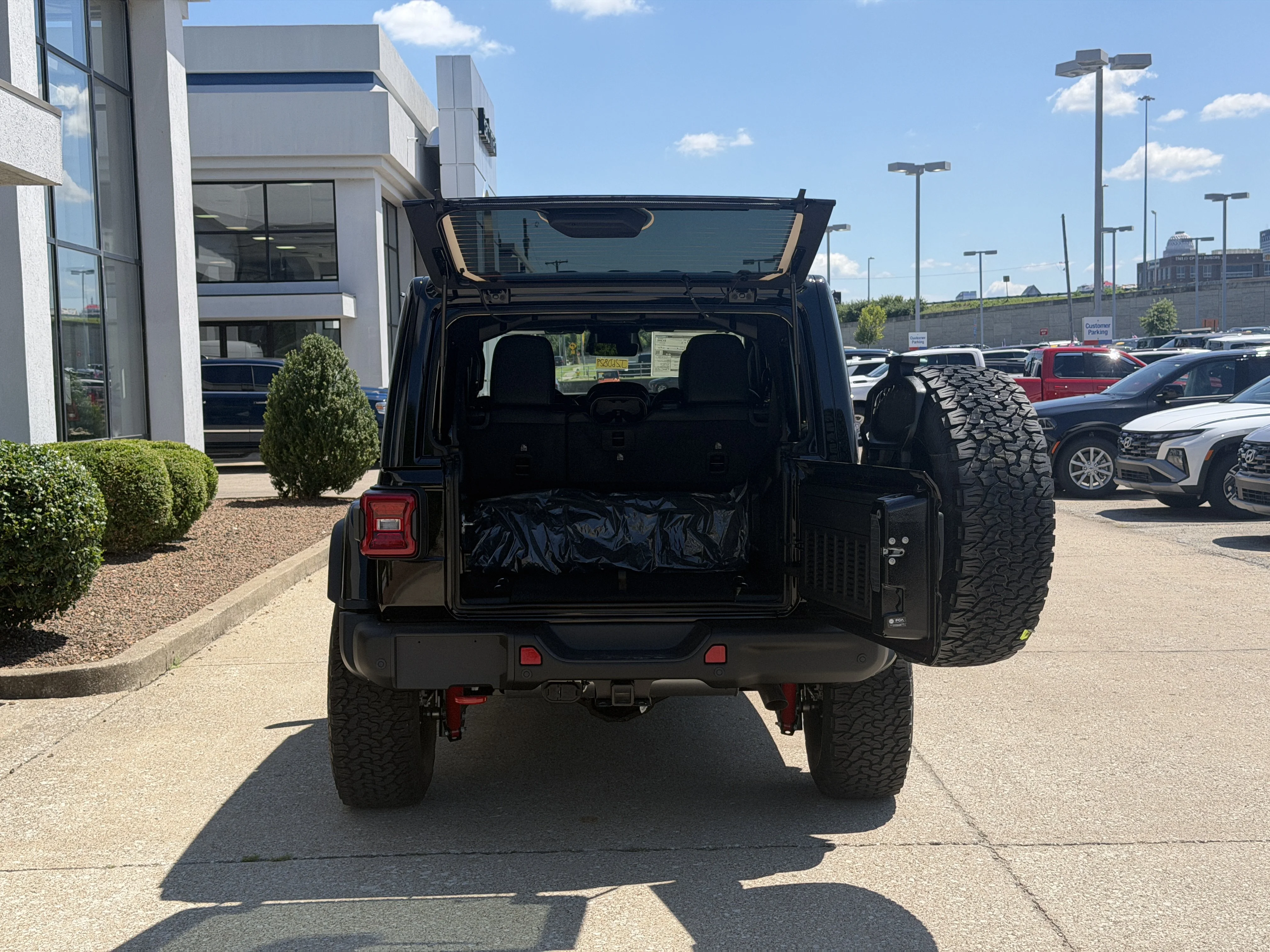 New 2026 Black Clear-Coat Exterior Paint Jeep Rubicon X image 9