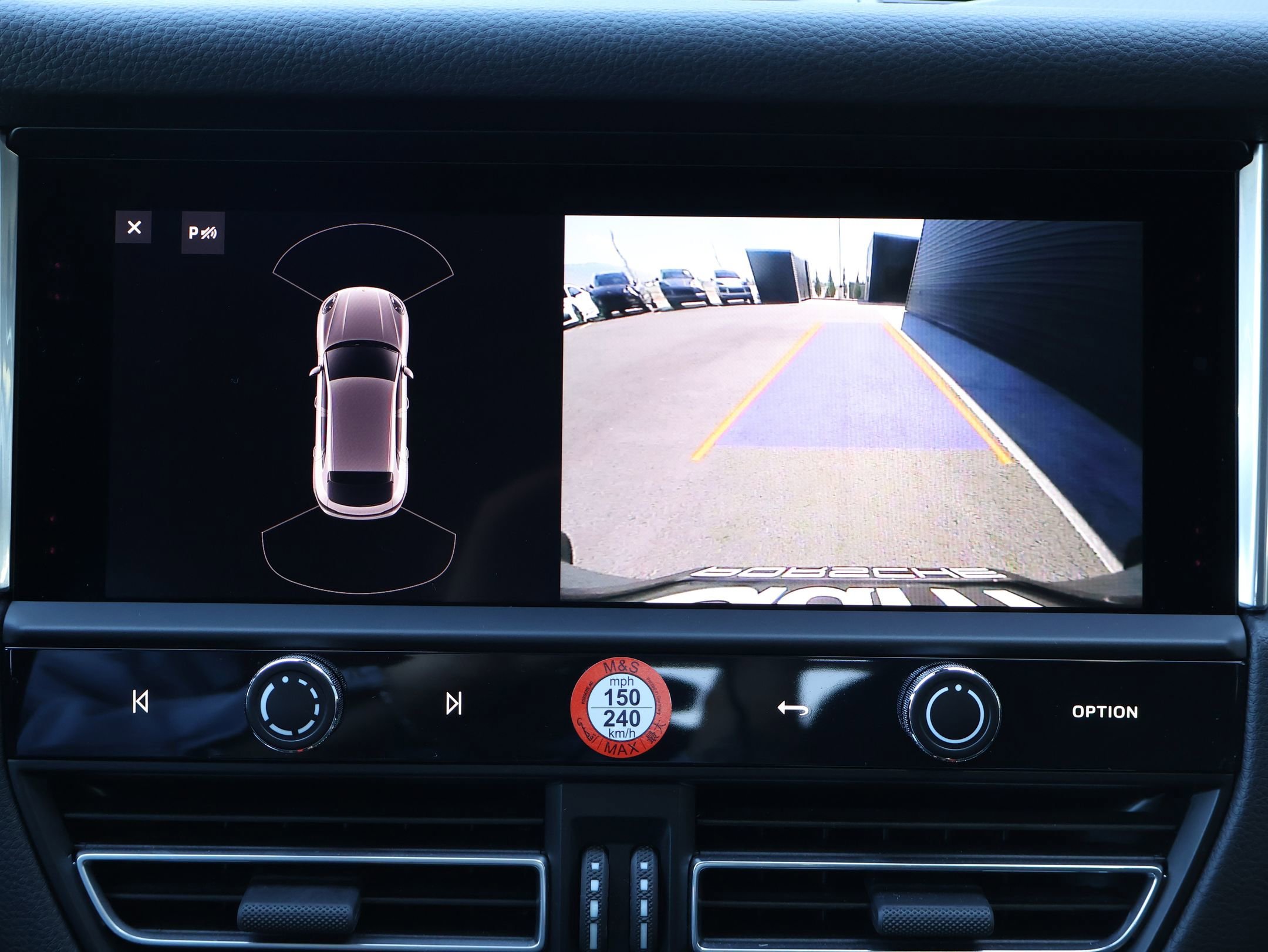 2026 Porsche Macan - Photo 18