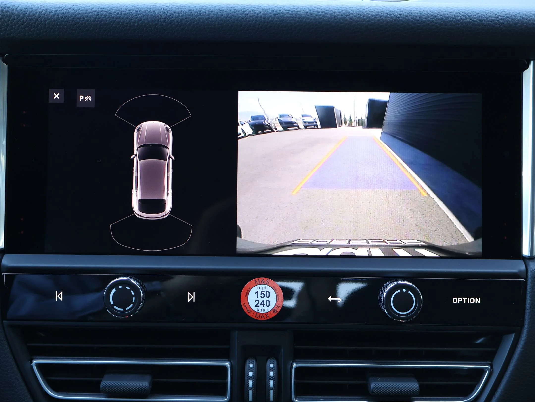 2026 Porsche Macan - Photo 18