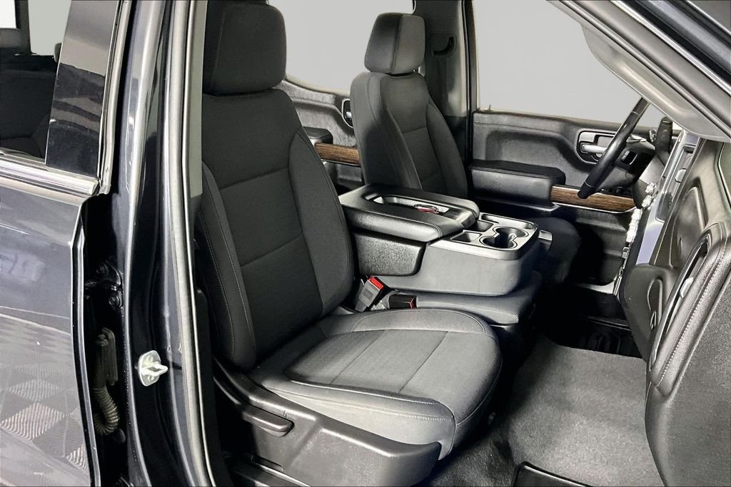 Used 2020 Black GMC SLE image 28