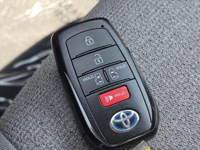 Certified Used 2025 MAGNETIC GRAY MET. Toyota  image 36