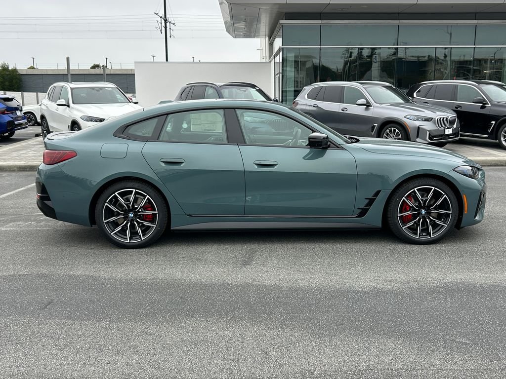 New 2026 Cape York Green Metallic BMW xDrive40 image 6