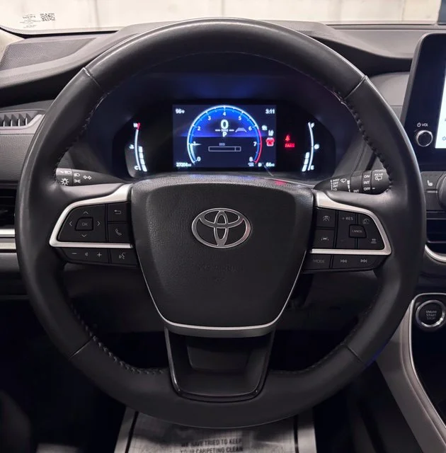 Used 2025 White Toyota XLE image 11