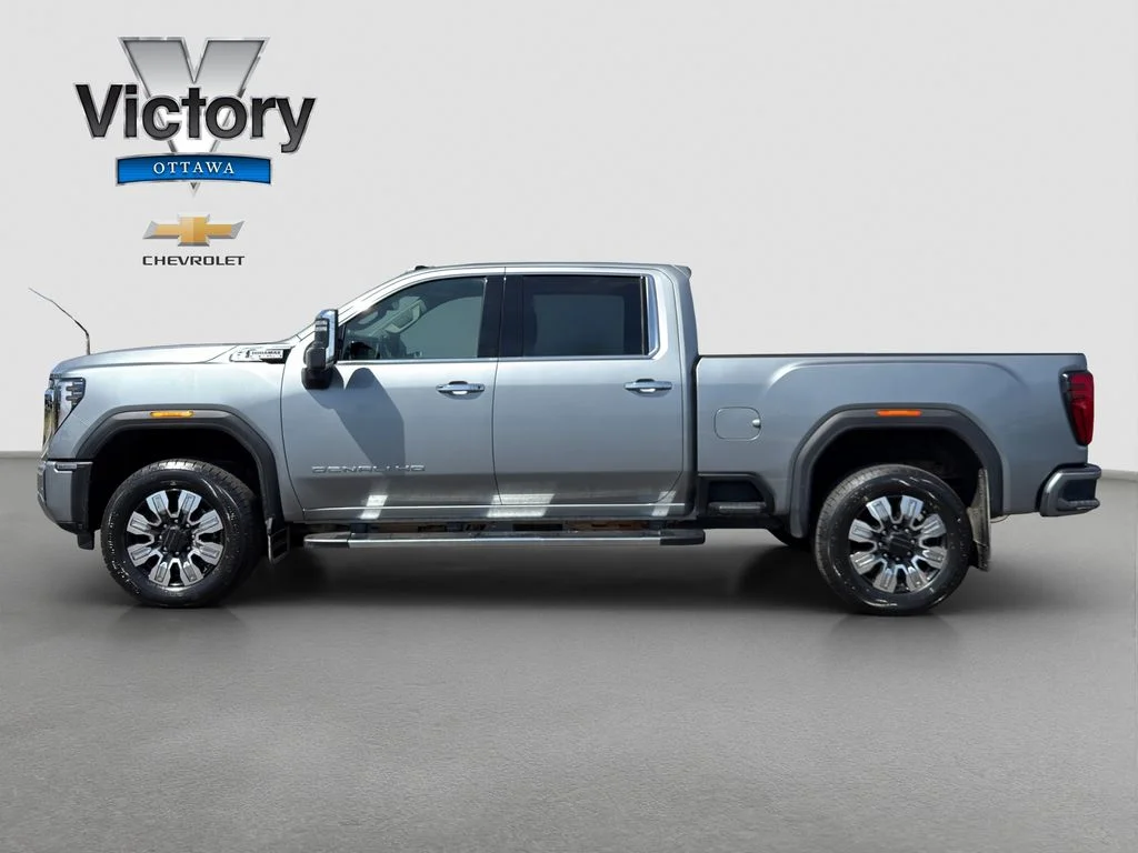Used 2024 Silver GMC Denali image 3