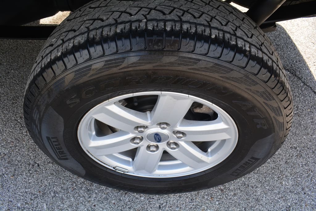 Used 2022 Silver Ford XLT image 21