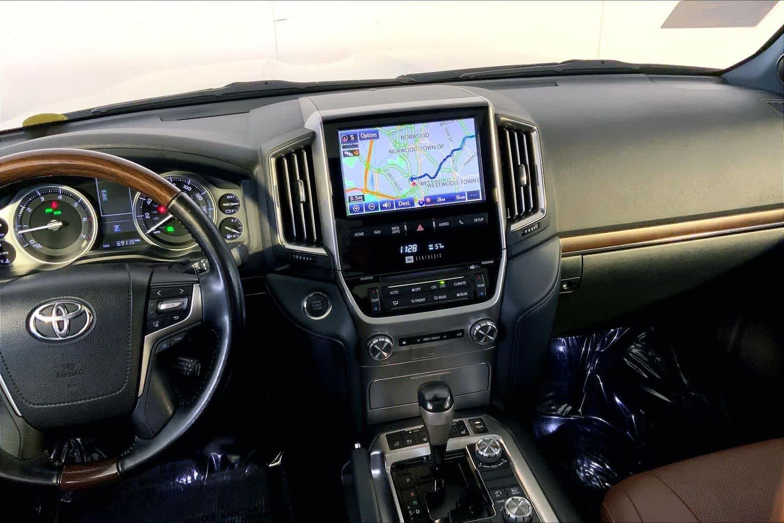 Used 2019 Blizzard Pearl Toyota  image 7