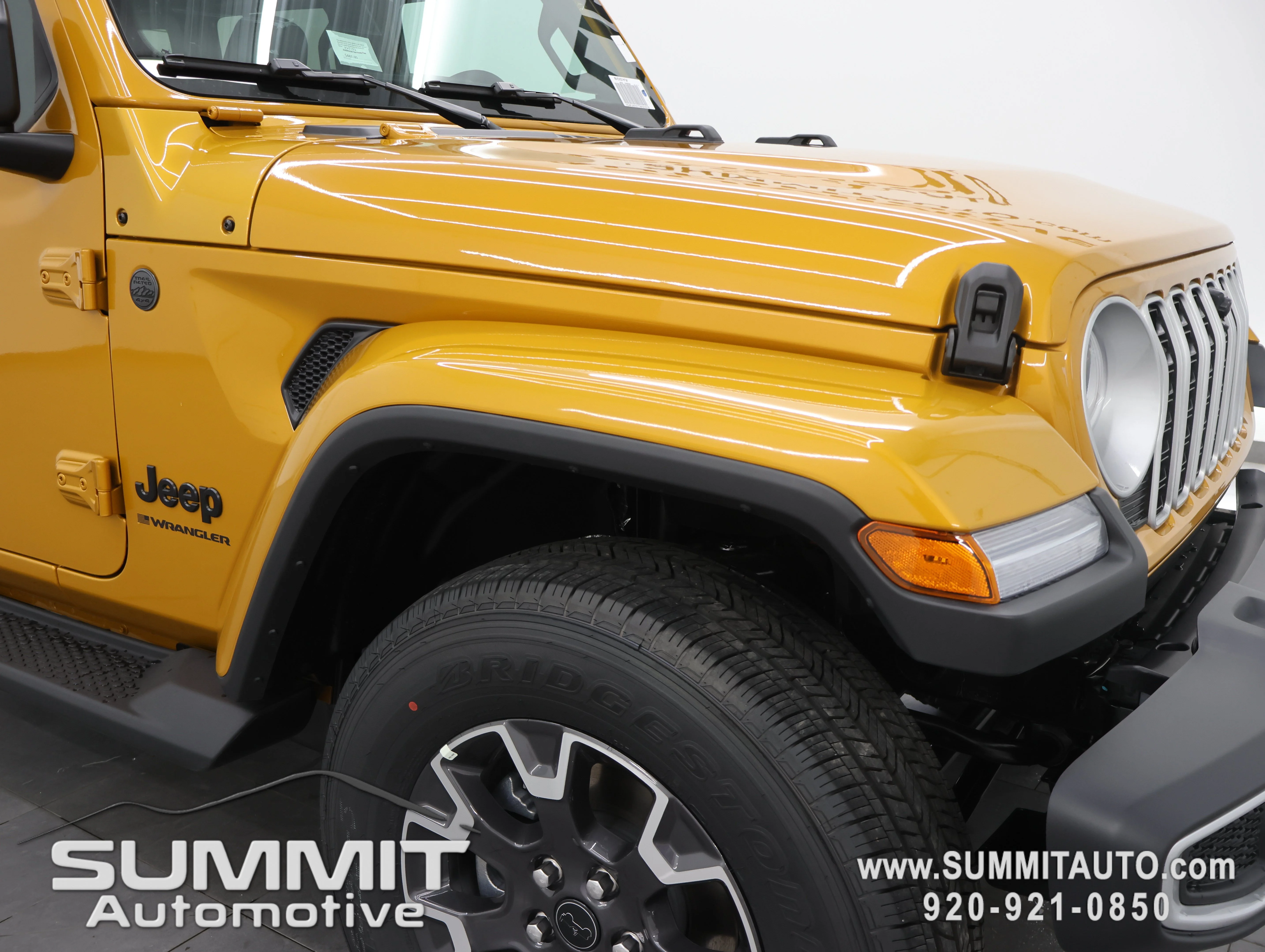 New 2026 Goldilocks Exterior Paint Jeep Sahara image 22