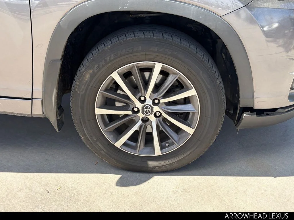 Used 2017 Gray Toyota XLE image 6