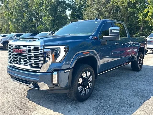 Used 2024  GMC Denali image 5