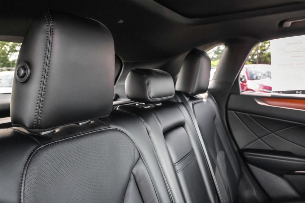 Used 2017 Silver Lincoln Reserve image 35
