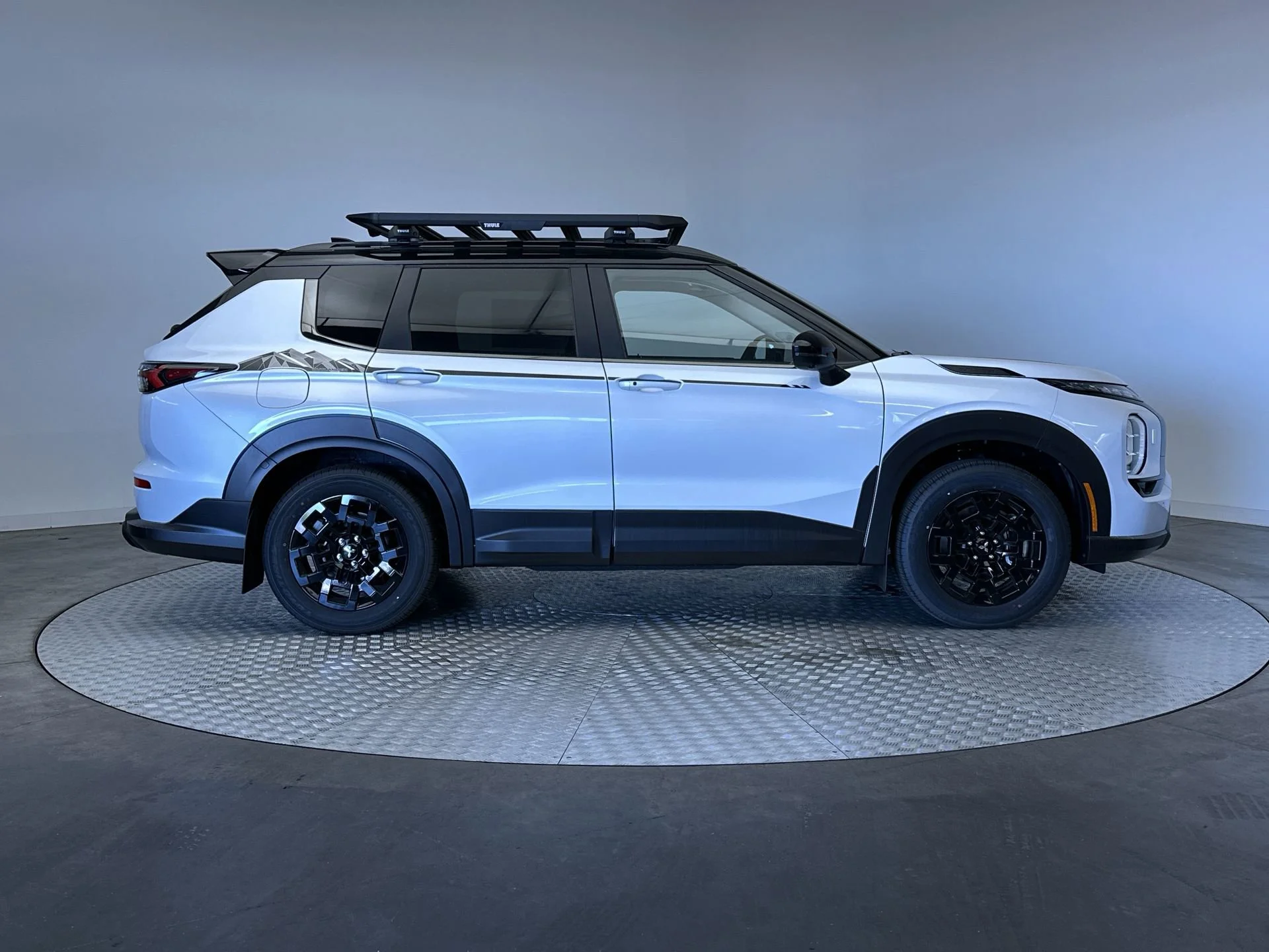 New 2026 White Diamond/Black Roof Mitsubishi Trail Edition image 10