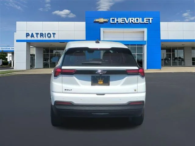 New 2027 Summit White Chevrolet LT image 9
